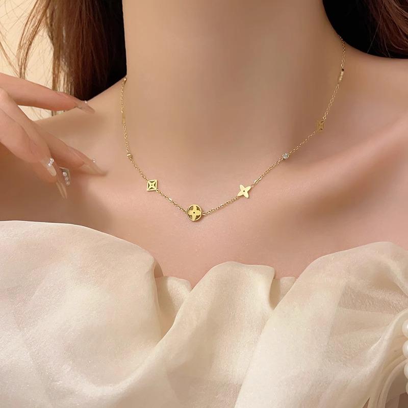 

«Ожерелье с полым четырехлистным клевером 2024»: Стильная титановая сталь, роскошный дизайн для женщин.