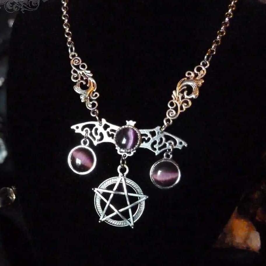 Retro Hollow Pentagram Bat-shaped Purple Crystal Pendant Necklace for Women Halloween Party Gothic Witch Magic Jewelry Accessory