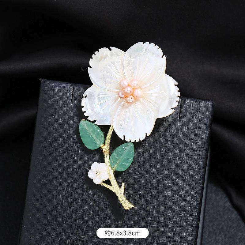 Original Heavy Handmade Natural Crystal Shell Corsage Women's Luxury Atmosphere Retro Elegant Brooch Jacket Coat Accessories