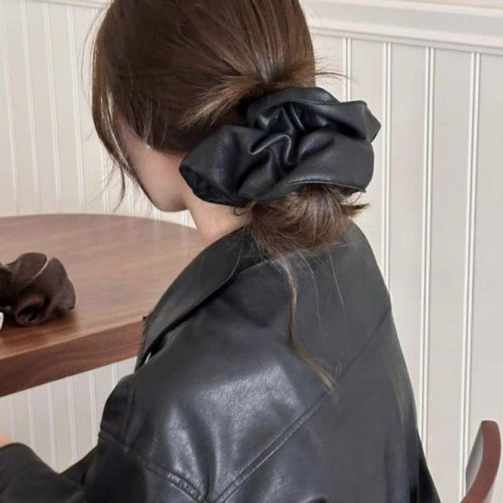 

Тенденция на резинки для волос из кожи гопчанг на шнурке black