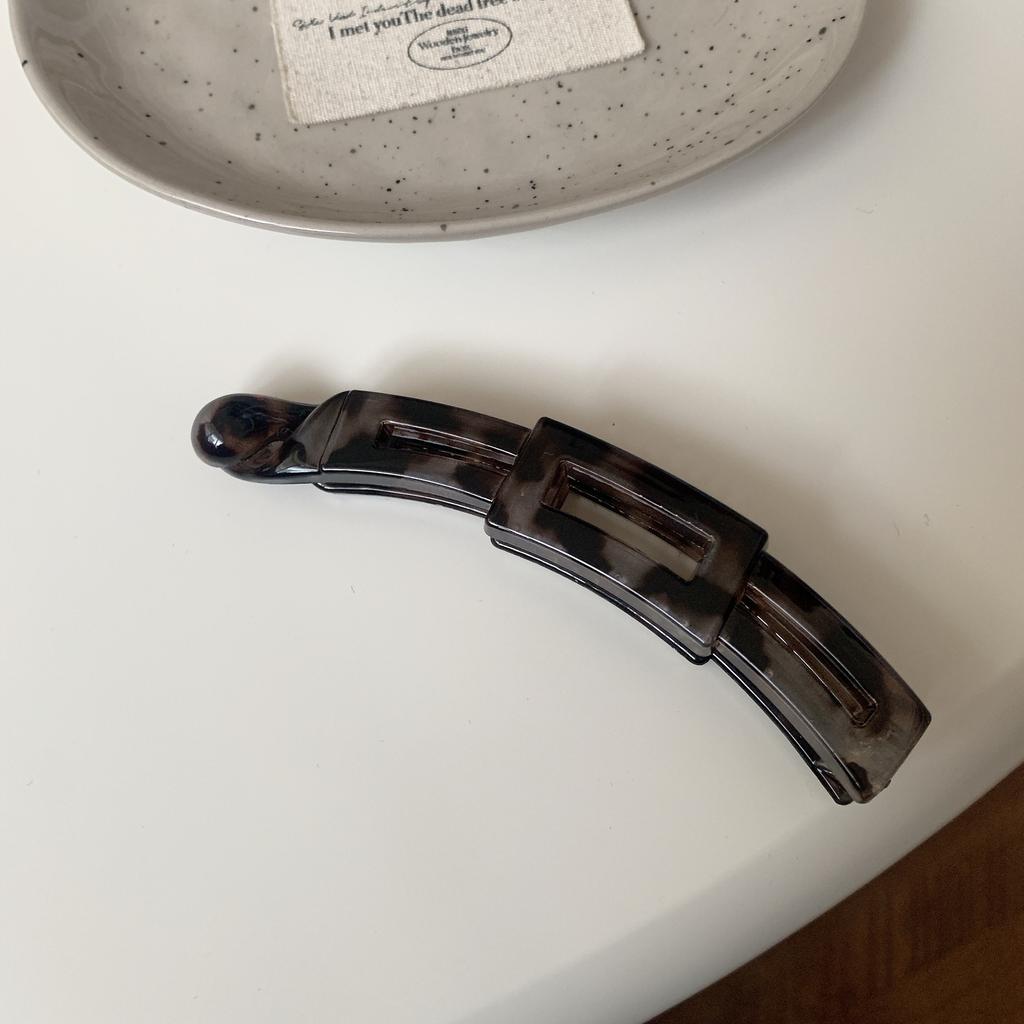 Banana Clip Tortoise Shell Color Plastic Twisted Hair Clip Simple Vintage Women Hair Accessories