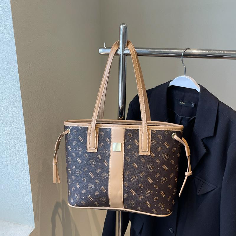 

Fashion Printed Splicing Portable Tote Bag Women s 2025 New Fashion Large Capacity Shoulder Bag Commuter Underarm