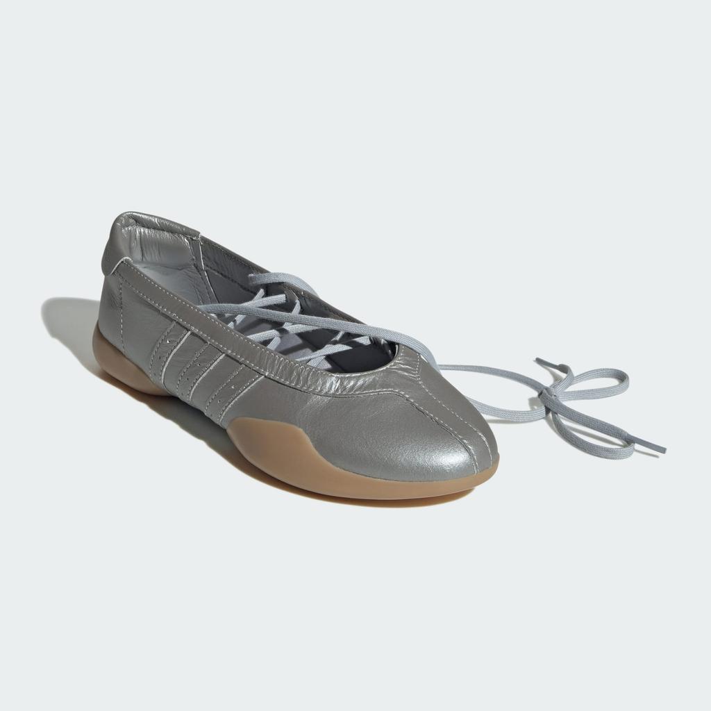 JR7032 adidas Originals Taekwondo Mei Ballet Silver Metalli Silver Meta (Women's