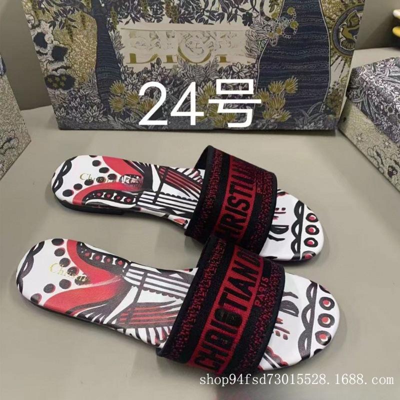 This Board Shoes Jacquard Embroidered Women's Slippers Classic Casual One-letter Flat Slippers