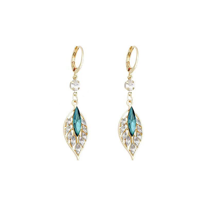 Elegant Green Leaf Geometric Ear Cuff: Versatile, Stylish, and Luxurious