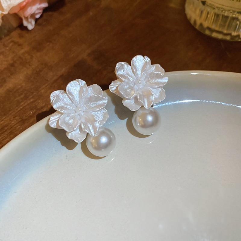 Silver Needle Resin Flower Pearl Pendant Earrings Small Fresh Light Luxury Premium Earrings Sweet Design Earrings Women
