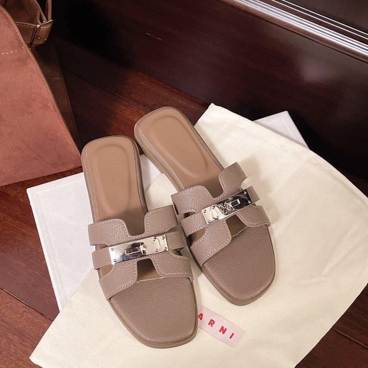 Small gold buckle silver sandals women's summer wear new retro hollow flat bottom one-word slippers casual beach shoes