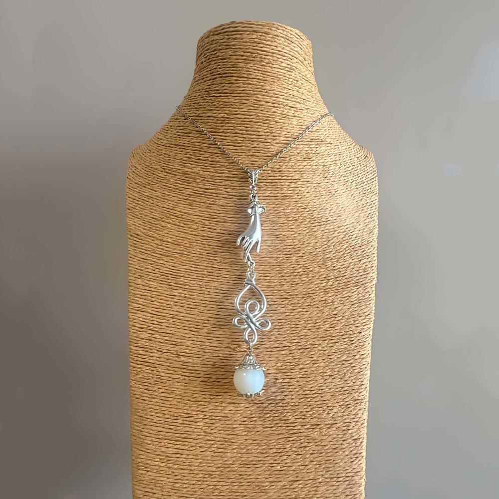 Creative Fashion Celtic Knot Hand-shaped Moonstone Pendant Necklace Women's Gothic Party Witch-style Outfit Jewelry Accessories