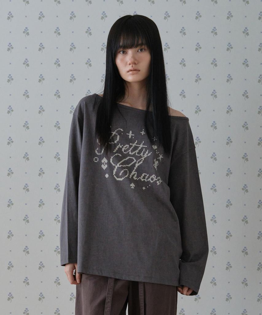 Tudument Off-Shoulder Pigment T-Shirt_Charcoal