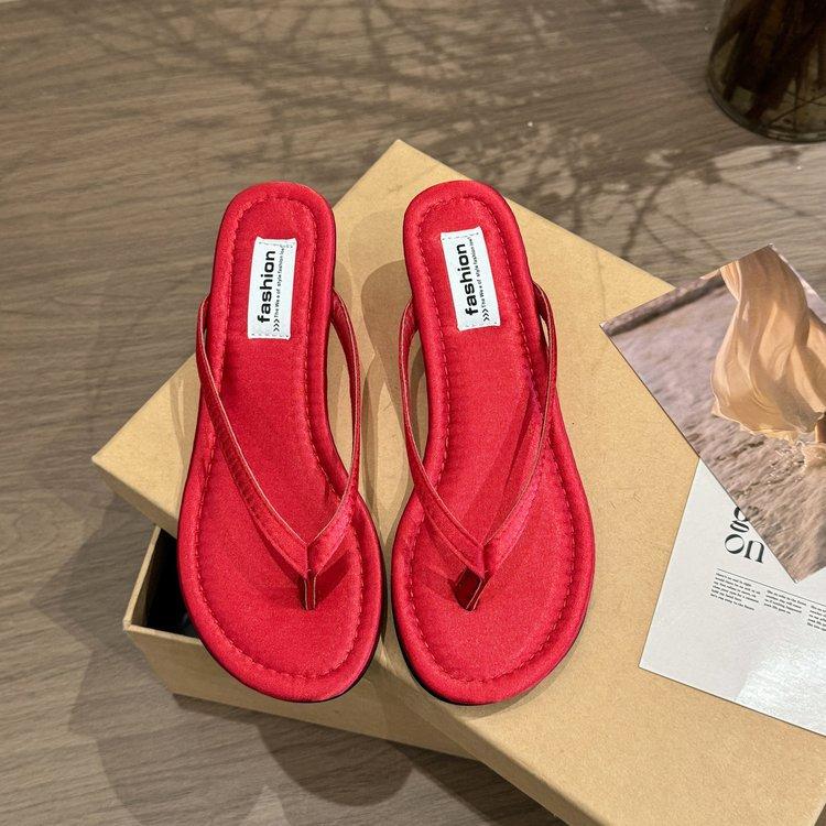 

Wedge heel red pinch flip-flops women s outer wear 2025 summer new temperament sandals French high-heeled sandals 35
