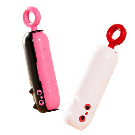 2-in-1 Lint Roller Cat Shape Portable Lint Remover with Hanging Ring Washable Reusable Sticky Roller Fabric Shaver