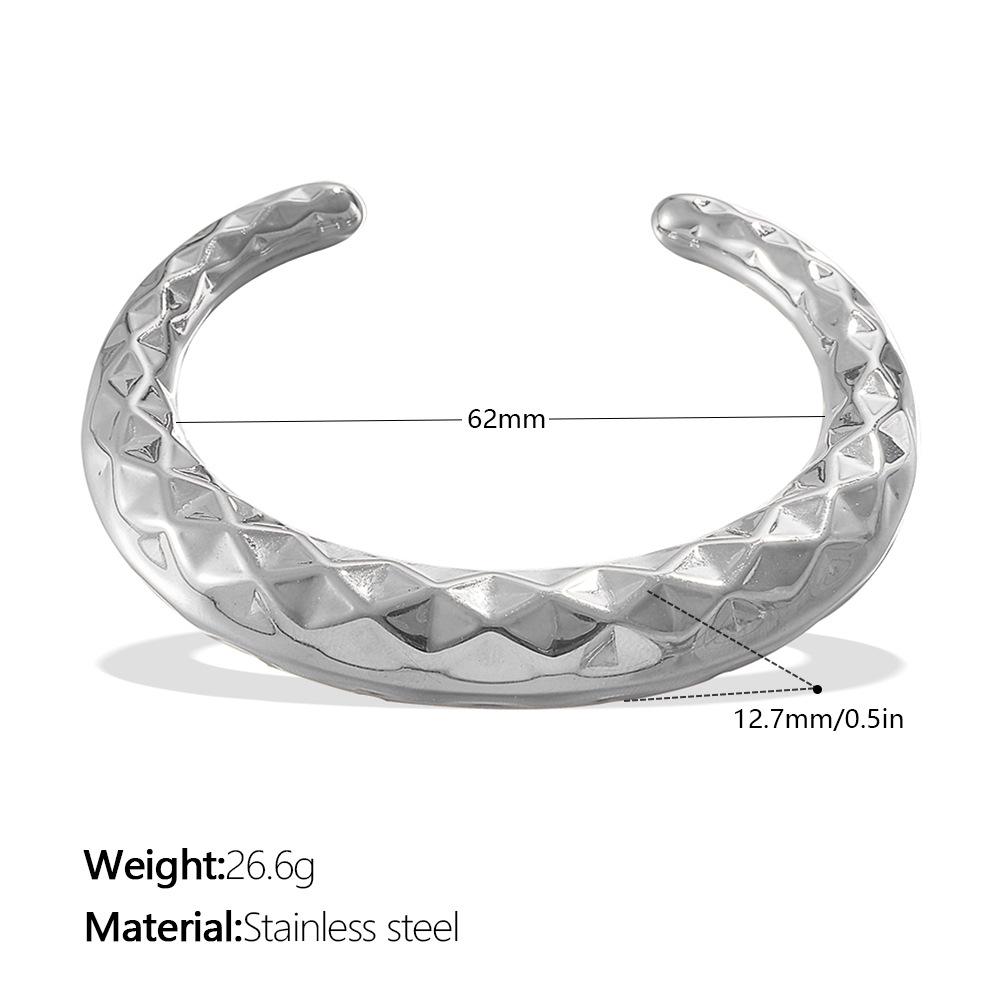 European & American Trendy 18K Gold-Plated Hammered Stainless Steel Bangle for Women