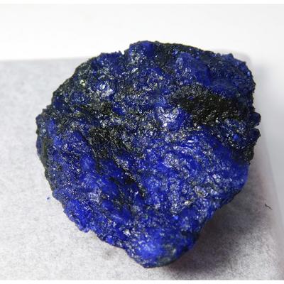 118,40 ct Krásny prírodný modrý zafír Nebrúsený surový CERTIFIKOVANÝ voľný drahokam