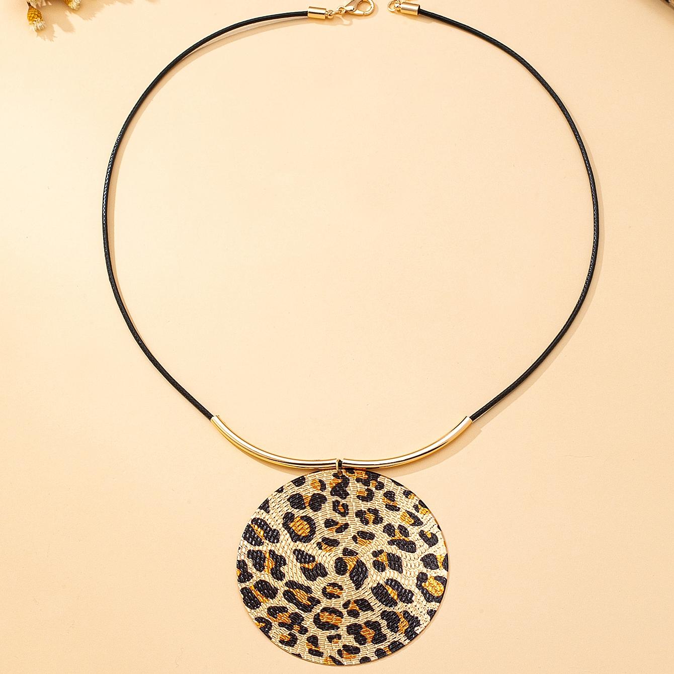 

Women s Pendant Necklace Geometric Exaggerated Punk Round Leopard Print Necklace Suitable for Daily Wear and Vacation Wear цветной печати леопарда