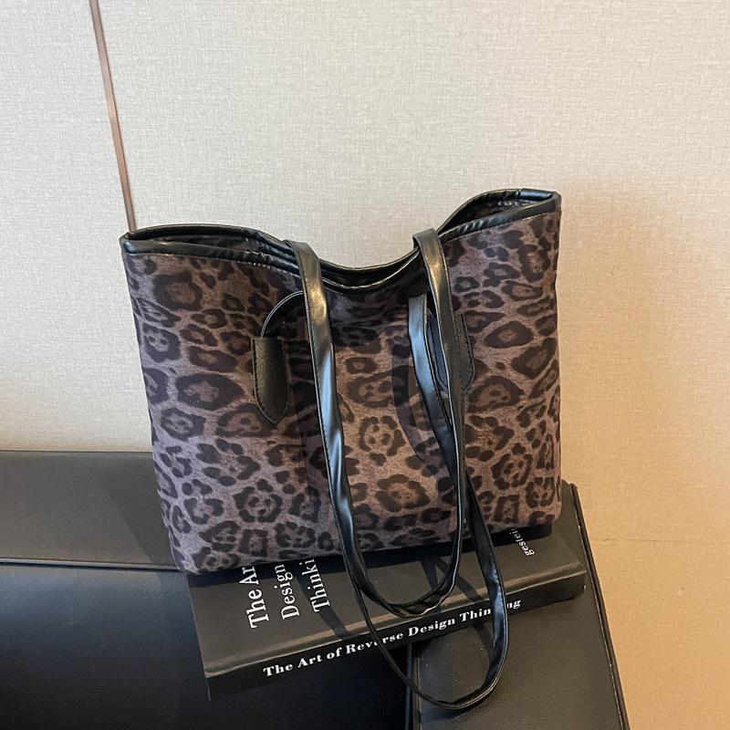 2026 New Women Leopard Print Tote Bag Premium Large Capacity Vintage Shoulder Handbag Commute Bag