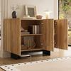 Credenza Moderna Francese con Frontale Strutturato Geometrico, 3 Ante e Ripiani Regolabili, Aspetto Legno Naturale + Nero, 105 × 33.5 × 76 cm.