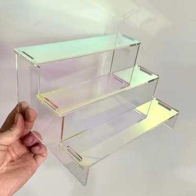 Ein hochwertiger 3-stufiger Acryl-Displayständer, transparenter Leitertyp, Ständer für Cupcakes, Parfüm, Schmuck, Puppenfiguren, Dekor