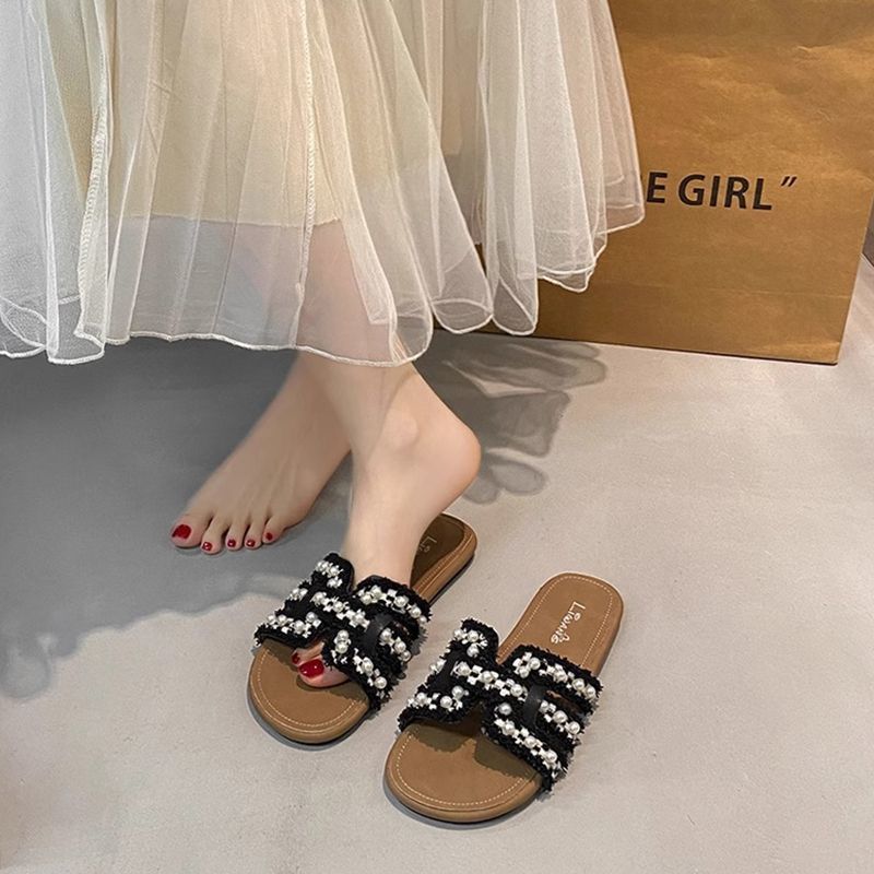 Pearl French Vacation Women's Summer Outer Wear 2025 New Flat-bottomed Non-slip with Skirt Gentle One-word Slippers Cool Slippers