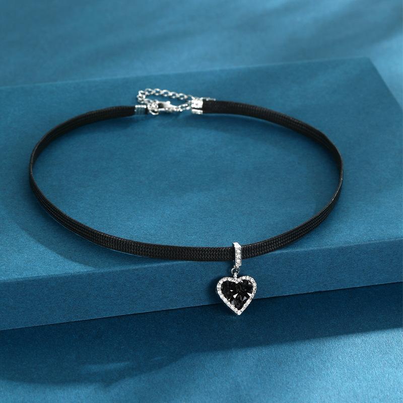 

Heart Black Elegant Necklace For Women Stylish Collarbone Chain Fashion Accessory