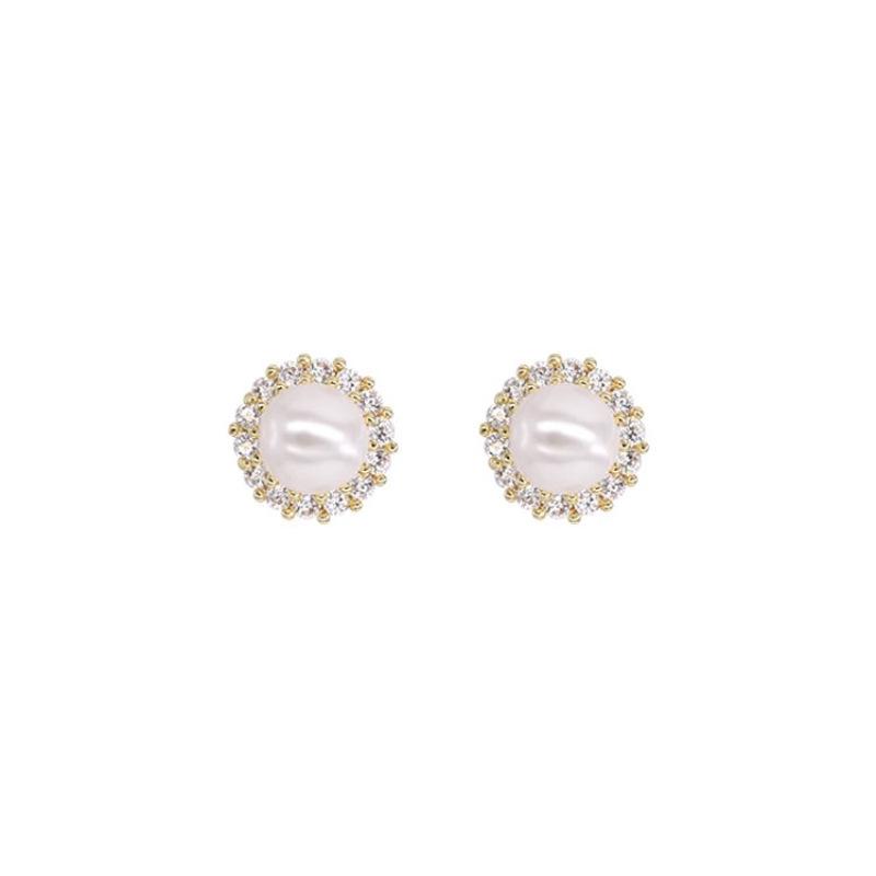 Korean Exquisite Pearl Zircon Earrings: Retro Fashion Design for Women