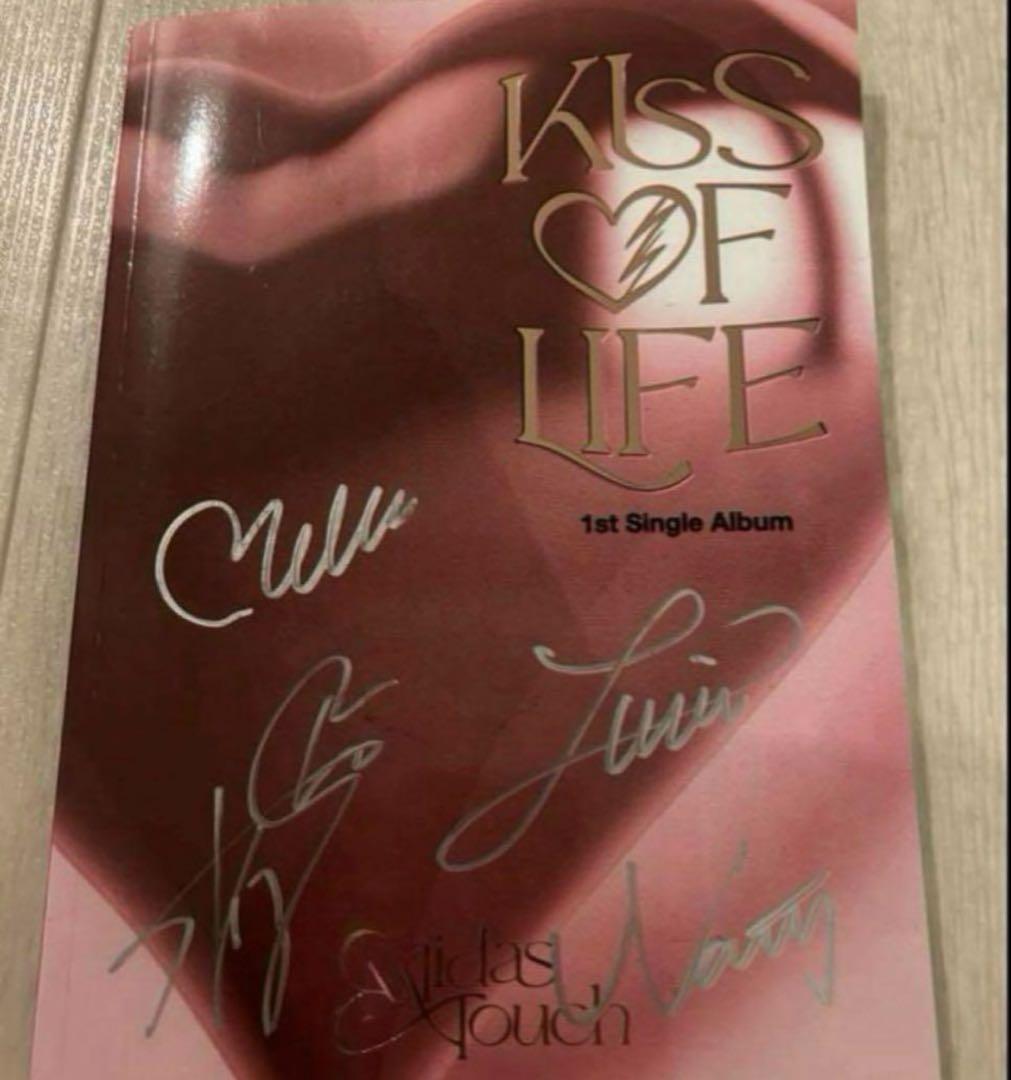 

[USED] Mwave Limited KISS OF LIFE Midas Touch Autographed CD