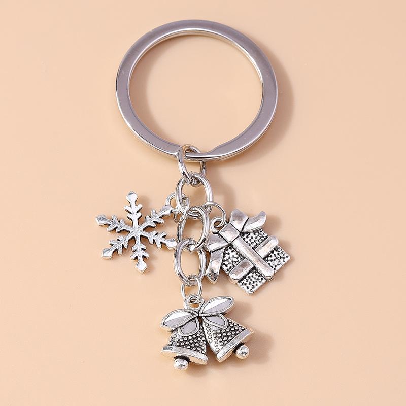 New Alloy Christmas Keychain Snowflake Elk Bell Key Rings Pendant for Christmas Women Girls Handbag Accessories DIY Jewelry Gift