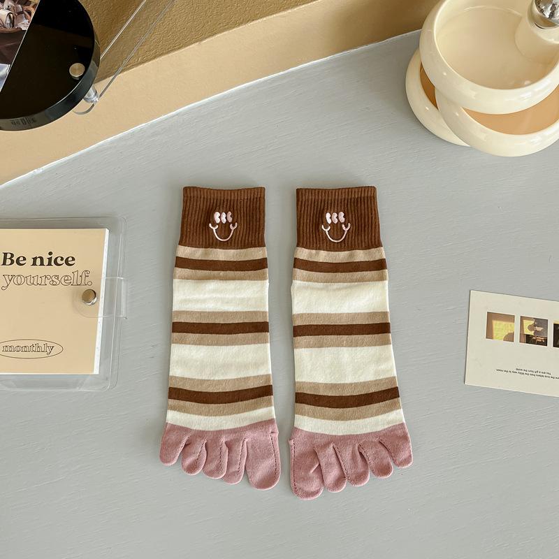 Nouveaux chaussettes mi-mollet respirantes absorbant la sueur à cinq doigts pour femmes, chaussettes à orteils séparés, chaussettes étudiantes mignonnes de dessin animé pour filles