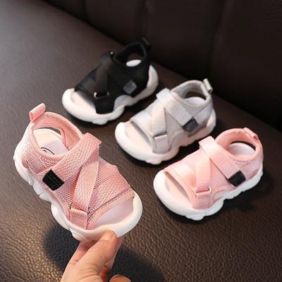 Mode Nouvelles Sandales d'Été pour Enfants Garçons et Filles Version Coréenne d'Étudiants d'École Primaire Semelle Souple Antidérapante Sandales de Plage Antidérapantes
