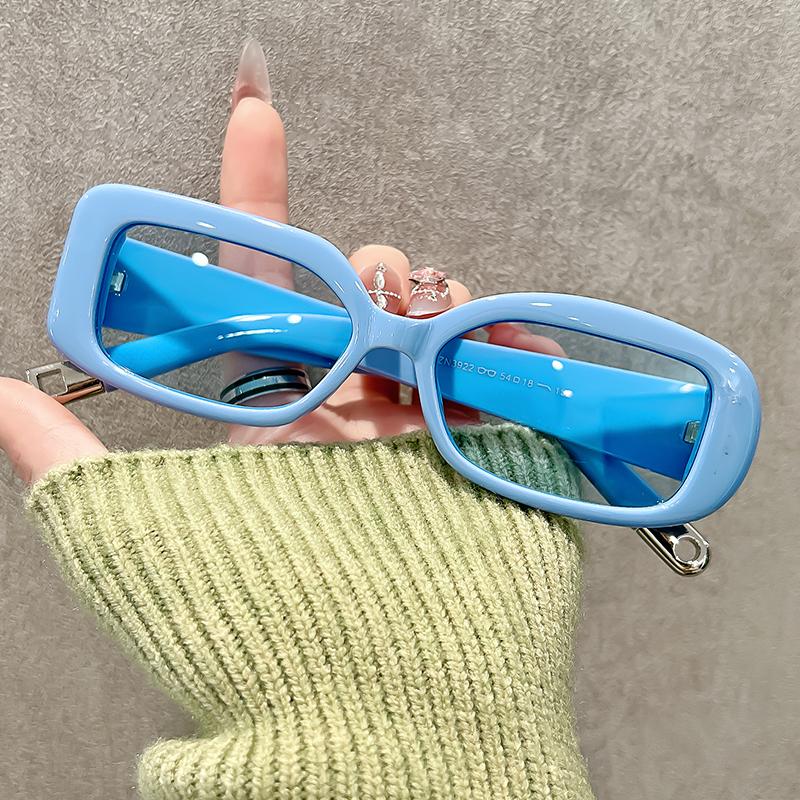 Retro small square sunglasses for both men and women, with a high-end look and a slimming effect on large faces