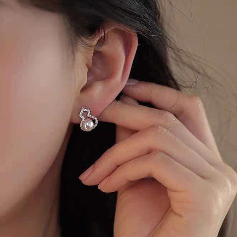 18K Gold Plated Good Luck Gourd Pearl Earrings: Natural Freshwater Pearl Studs for Women.