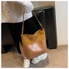 IELGY retro texture large-capacity bag, fashionable contrasting shoulder bag, versatile women's bucket bag