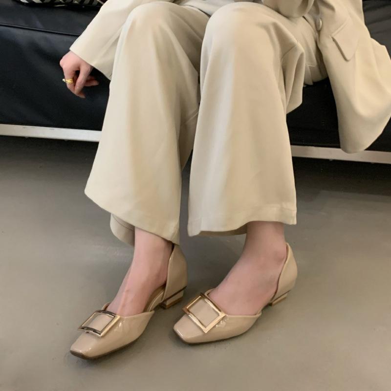 

French flat-bottomed metal square buckle hollow shallow mouth ladyshoes 2025 new versatile commuting patent leather single shoes women 39
