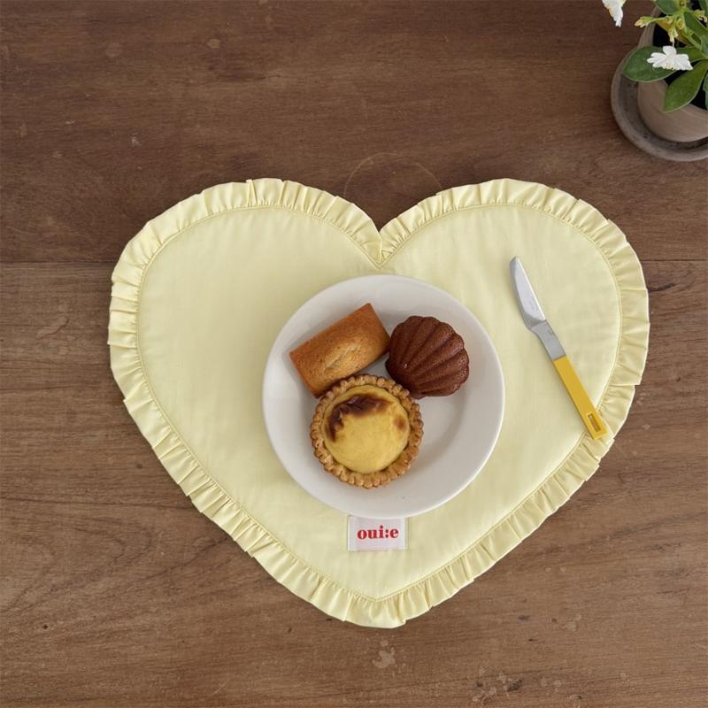 Spitzenherzförmige karierte Untersetzer Niedliche Stoffuntersetzer Schmuck Hitzebeständig Hitzebeständig Hängende Unterlage Küche Schreibtischmatte