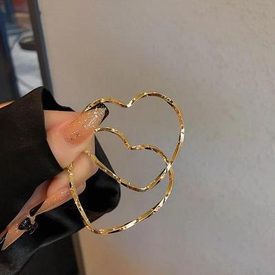 Temperamental Korea Style Gold Color Heart Hoop Earrings for Women Exaggerated Metal Earrings 40mm Love Earrings Hanging Style Jewelry
