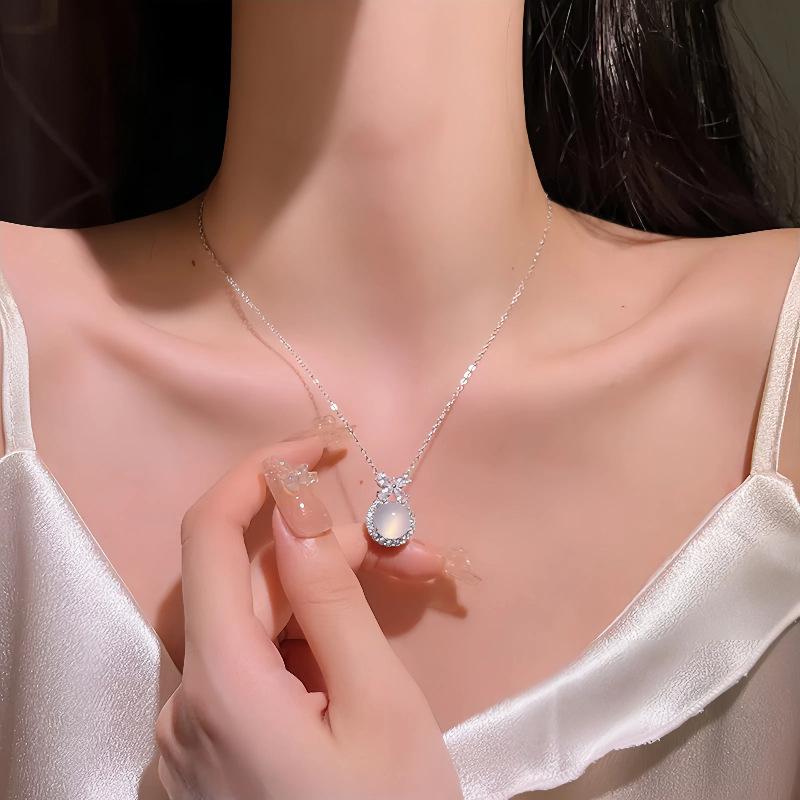 S925 Pure Silver Princess Necklace, Ladies' Ice Transparent Jade Pendant Necklace, Bow, Light Luxury High Feeling Collarbone Chain, Jewelry Gift