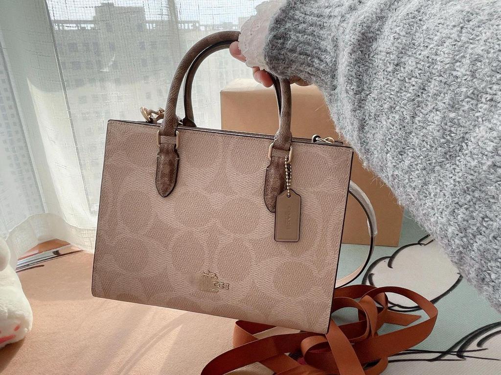 Koujia Maggie Módní kabelka tote a crossbody s velkou kapacitou pro ženy