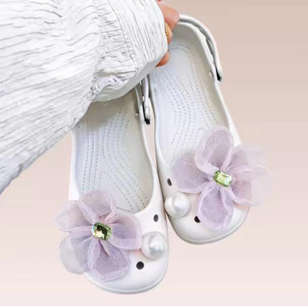

Elegant Flower Bow Shoe Charms: DIY Detachable Accessories for a High-End Shoe Look.