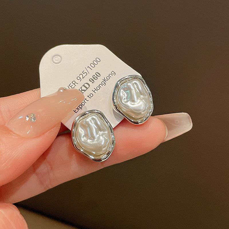 

Geometric Irregular Round Metal Pearl Earrings for Women Minimalist Style Personality Earrings Jewelry Gift