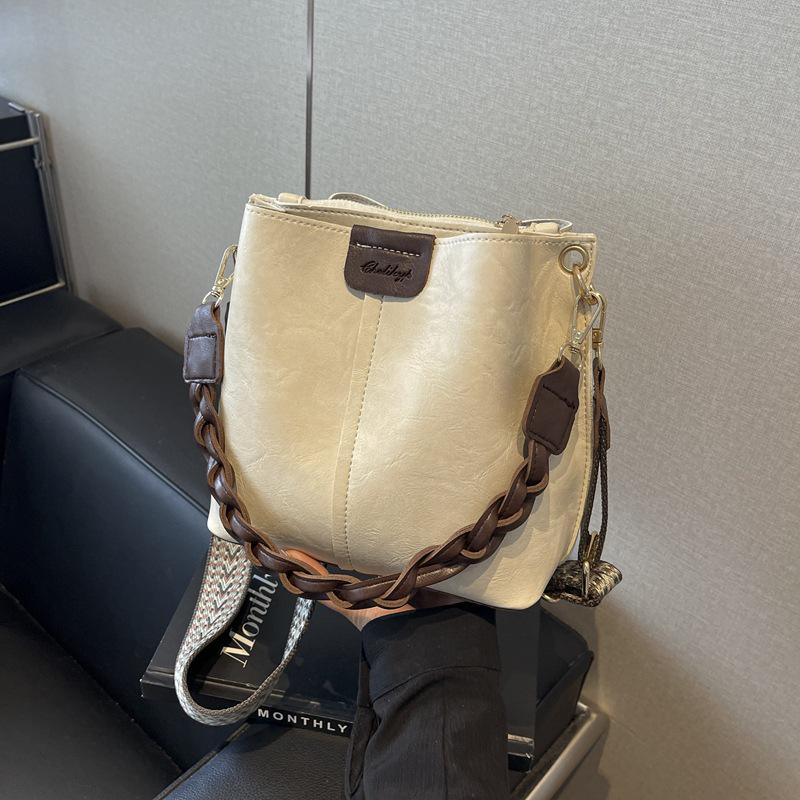 2025 Autumn/Winter Retro Crossbody Bucket Bag – Large Capacity, Trendy Niche Underarm Handbag