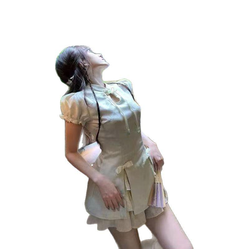 Retro Chinesischer Cheongsam Zweiteilig: Pan Kou Puffärmelkleid