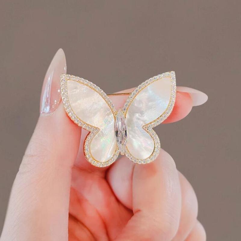 

Exquisite Natural Mother Pearl Butterfly Brooch Niche High-end Sense Elegant Insect Brooch Souvenir Decoration Chest Flower Pins