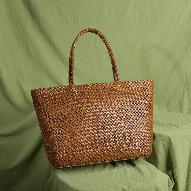 Damenhandtasche aus echtem Leder mit Aussparungen und Webmuster