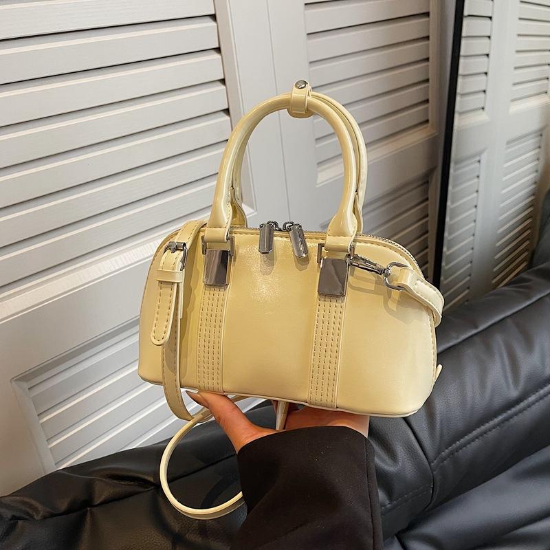 Korean Version Niche Design Simple and Versatile Portable Commuter Bag Women's 2025 Spring New Fashion Casual Messenger Bag