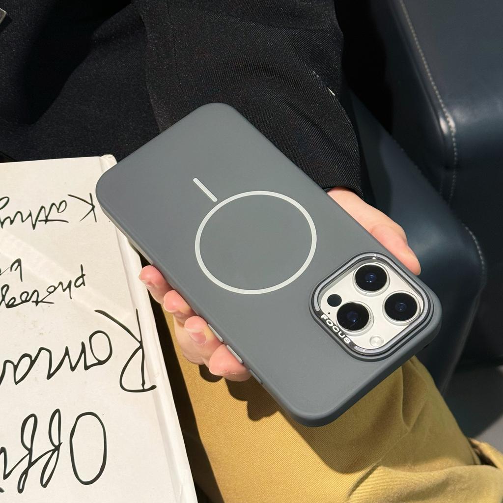 It Is Suitable for The Dual-color Lens of Apple IP16pro and Features A Super Magnetic Phone Case That Imitates The Original Liquid Silicone