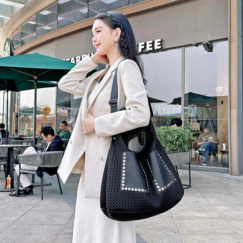 Spring new trend fashion simple large capacity portable shoulder tote bag niche design casual