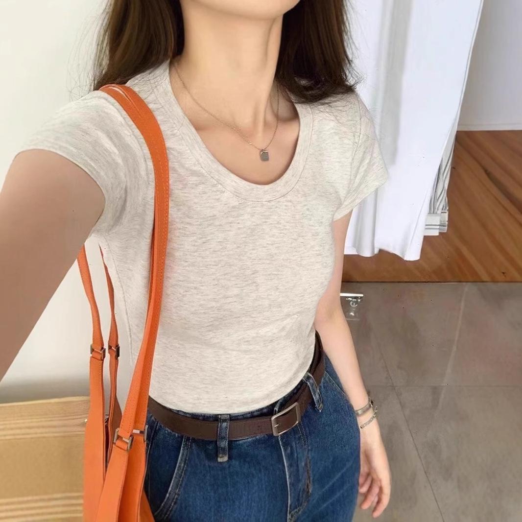 

Женский топ с коротким рукавом и U-образным вырезом в корейском стиле, облегающий - Модная тенденция лета 2025 M светло-серый