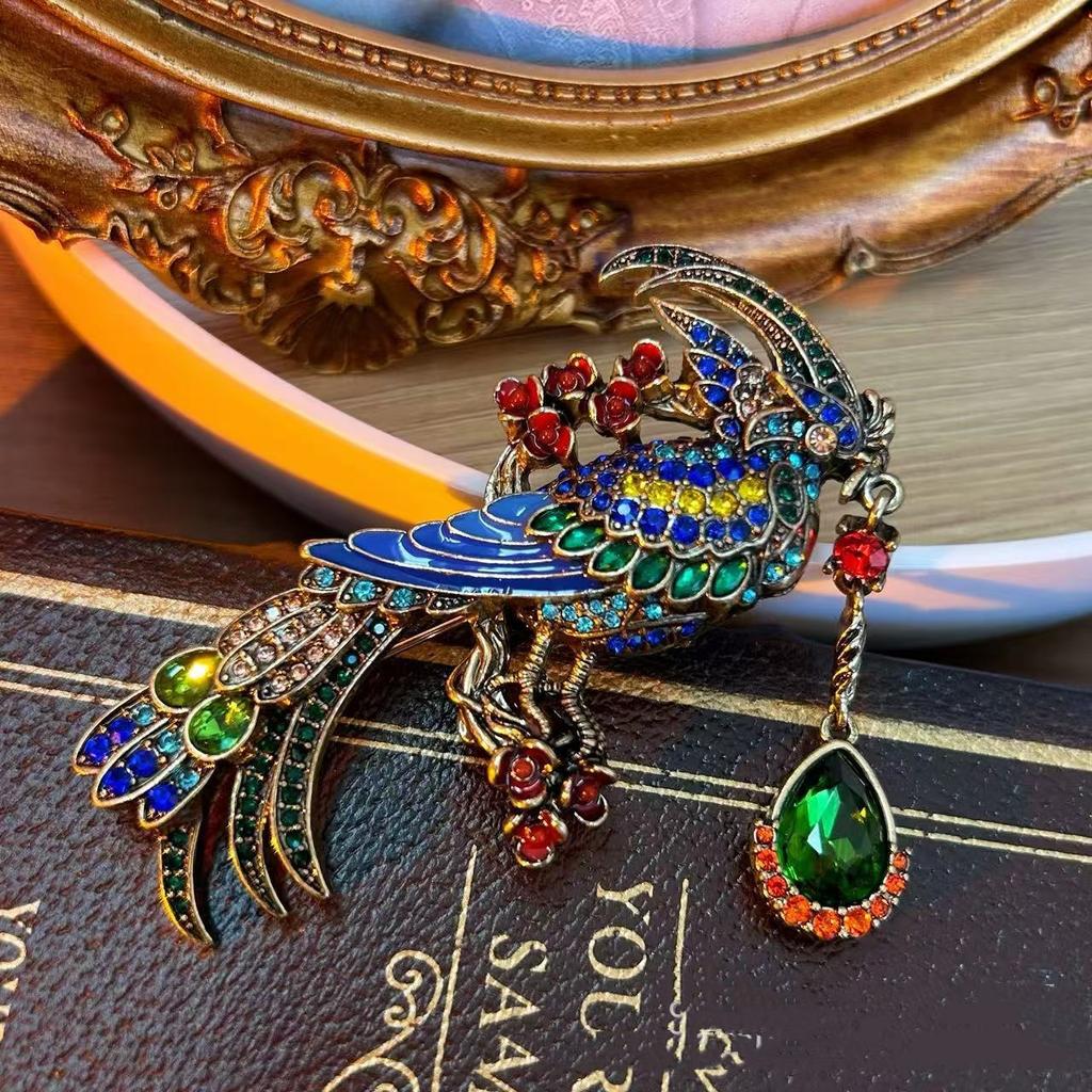 Vintage Classic Women Men Heavy Industry Crystal Brooch Badgeds Middle Style Unisex Rhinestone Exquisite Pin Accessories Gift