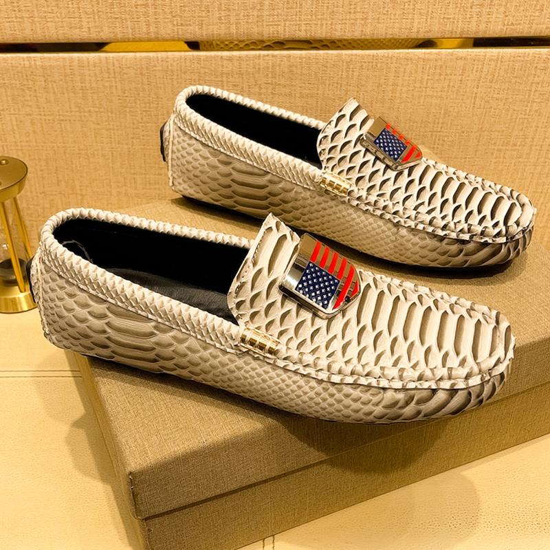 Luxury New Fashion Designer Patent Leather Shoes Men American Flag Metal Button Loafers Wedding Dress Prom Formal Footwear