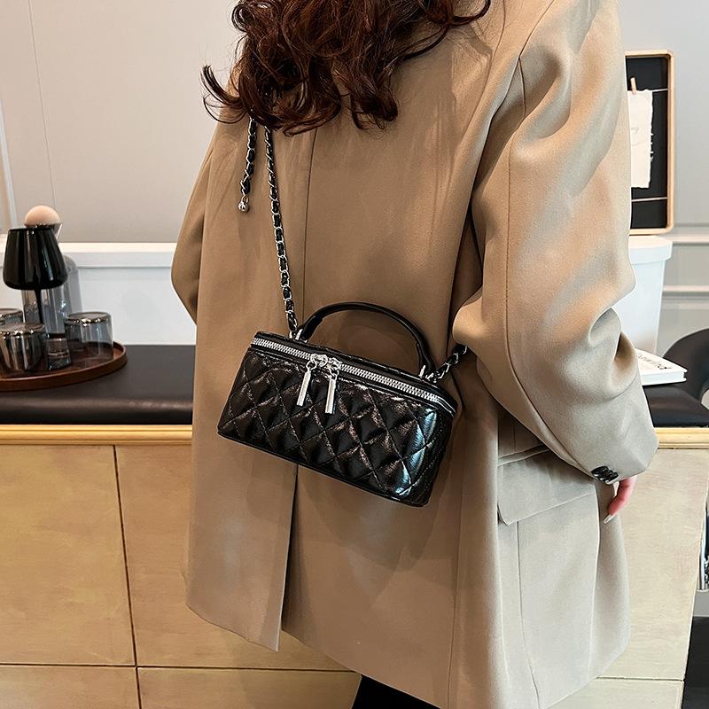 Výklenková kosočtvercová přenosná řetízková taška 2025 podzim a zima nová všestranná jednoduchá temperamentní malá čtvercová taška přes jedno rameno crossbody taška