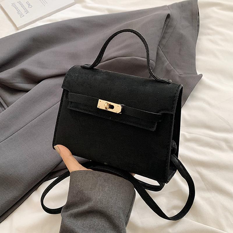 

2024 лето новый тренд мода простой нишевый дизайн сумка через плечо простая мода маленькая квадратная сумка чёрный